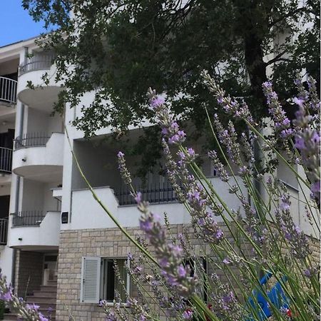 Apartmani Ana Malinska Exterior photo
