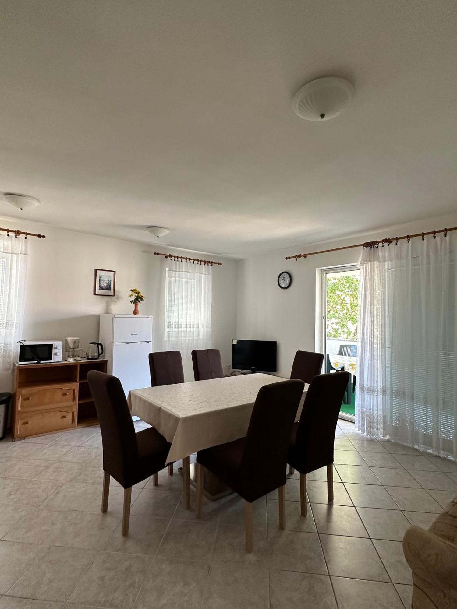 Apartmani Ana Malinska Exterior photo